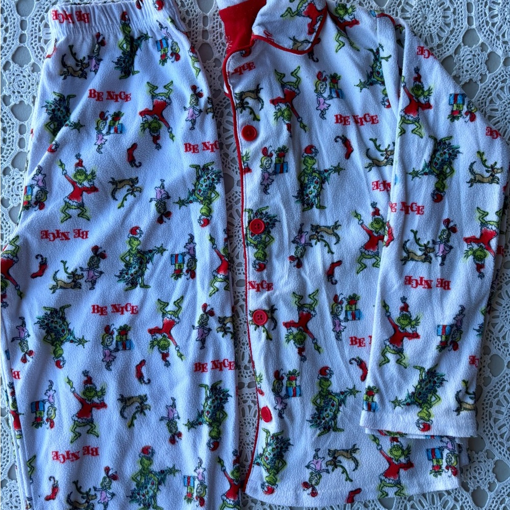 Kids Festive Pajamas with The Grinch Print